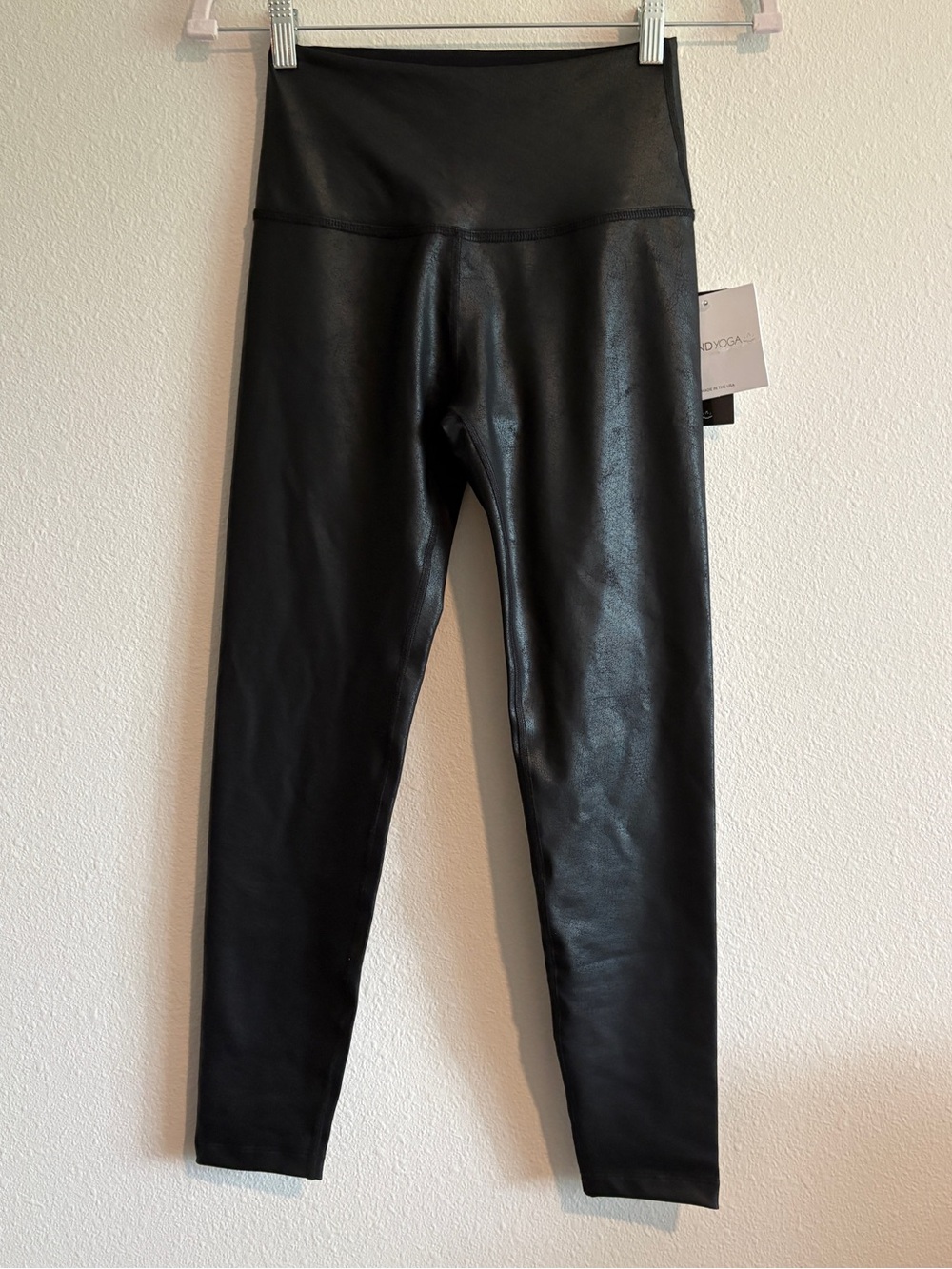NWT Beyond Yoga Leatherette High Waisted Midi Leggings Women’s Small Black Foil